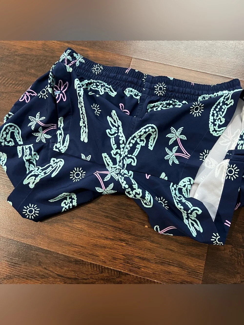 Chubbies The Neon Glades Navy Alligator Palm Swim Trunks 5.5” Lined Mens L